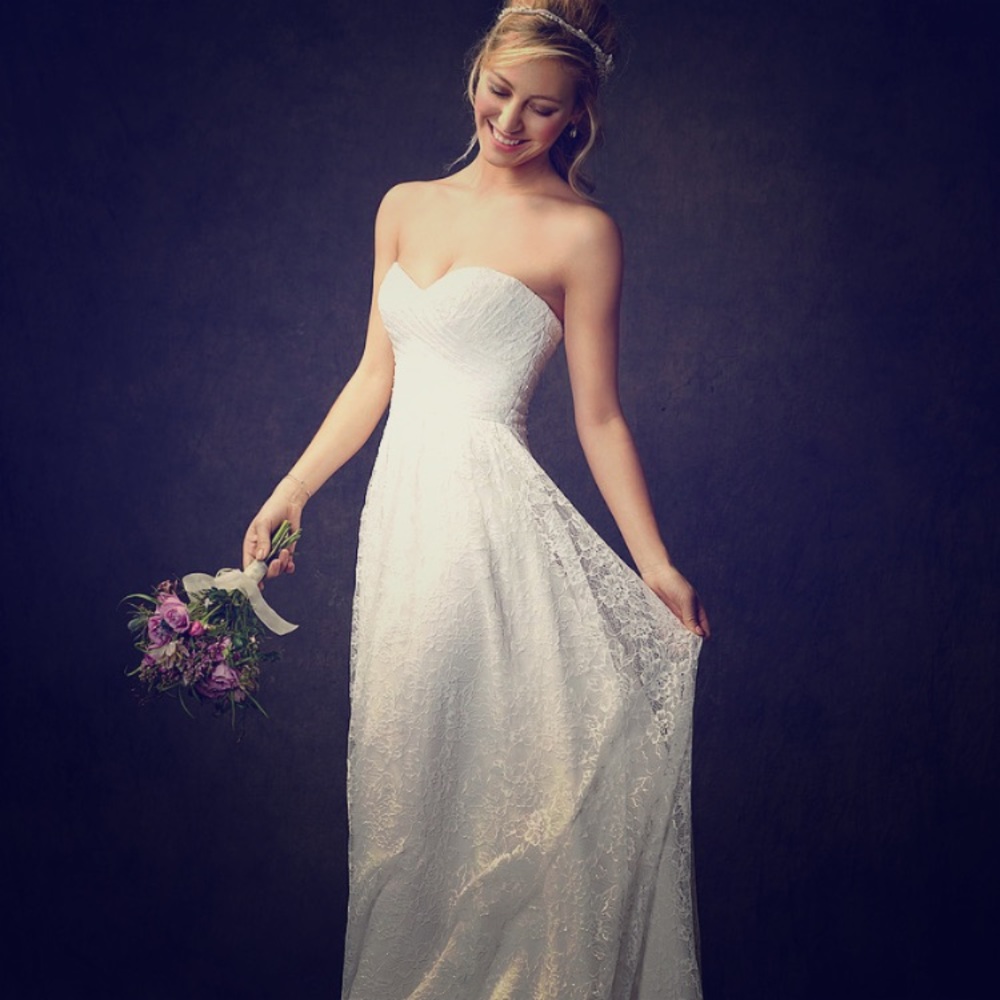 Beautiful brand new lace wedding dress size 4